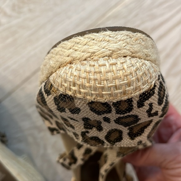 Coconuts size 7.5 leopard print wedges. - Picture 6 of 6